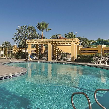 La Quinta Inn & Suites By Wyndham Ontario Airport Esterno foto
