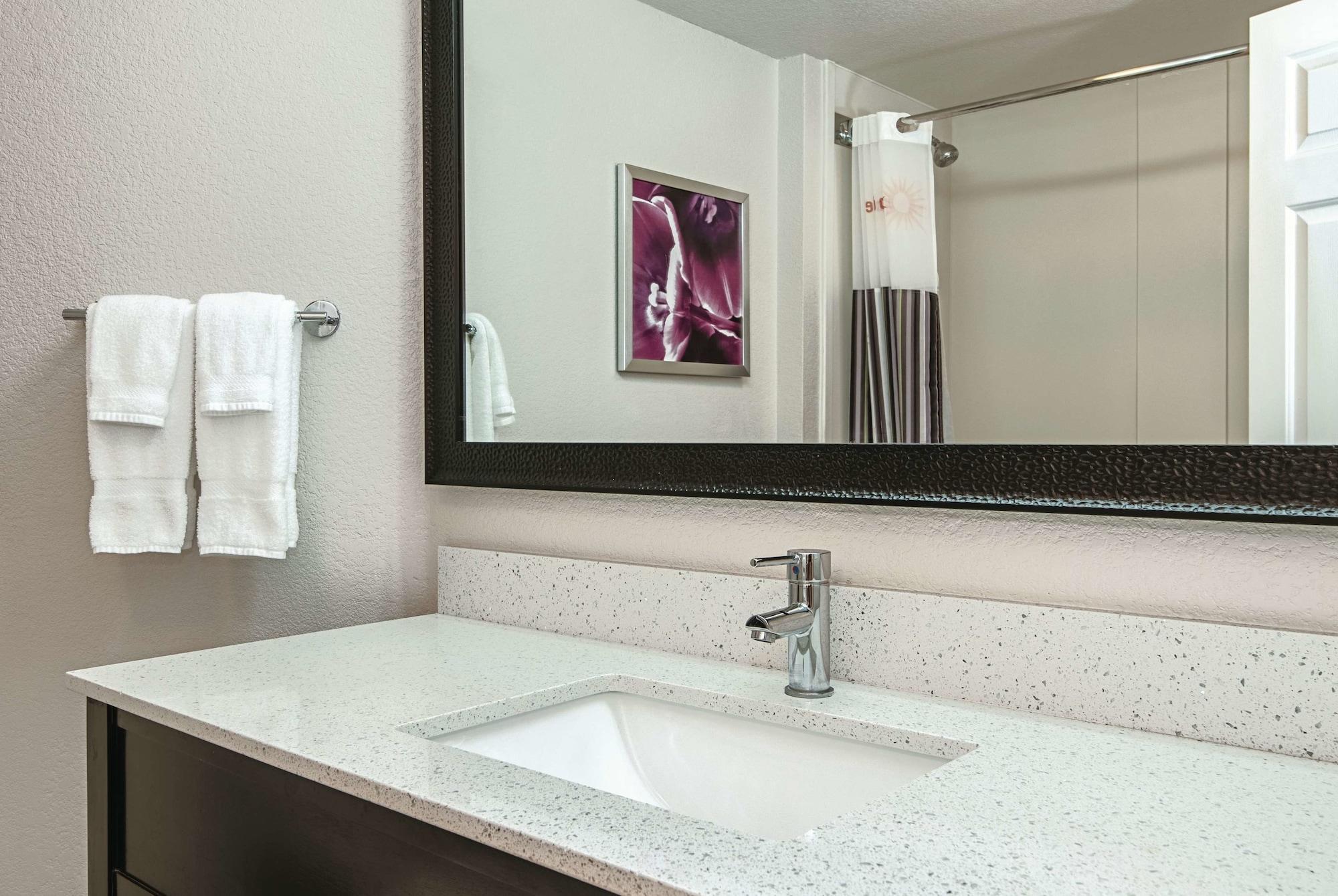 La Quinta Inn & Suites By Wyndham Ontario Airport Esterno foto