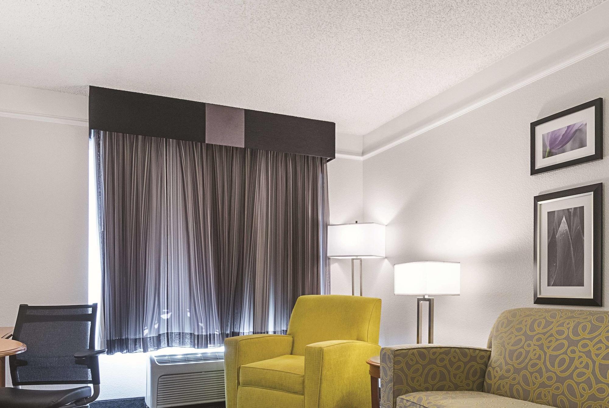 La Quinta Inn & Suites By Wyndham Ontario Airport Esterno foto