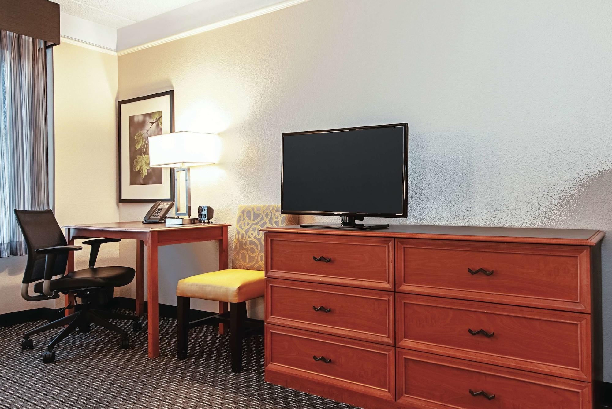 La Quinta Inn & Suites By Wyndham Ontario Airport Esterno foto