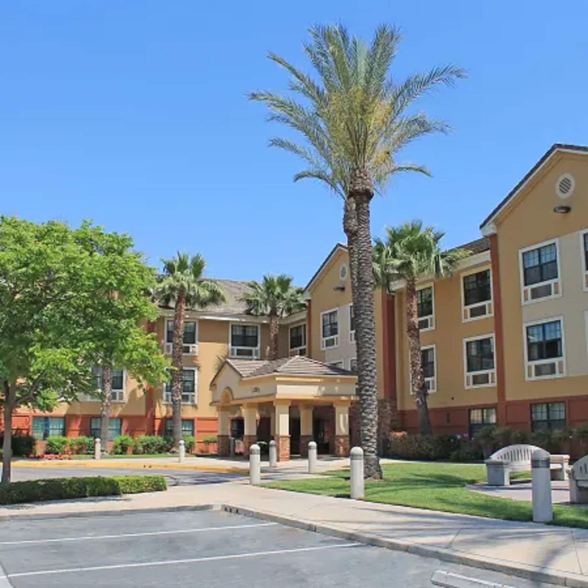 La Quinta Inn & Suites By Wyndham Ontario Airport Esterno foto
