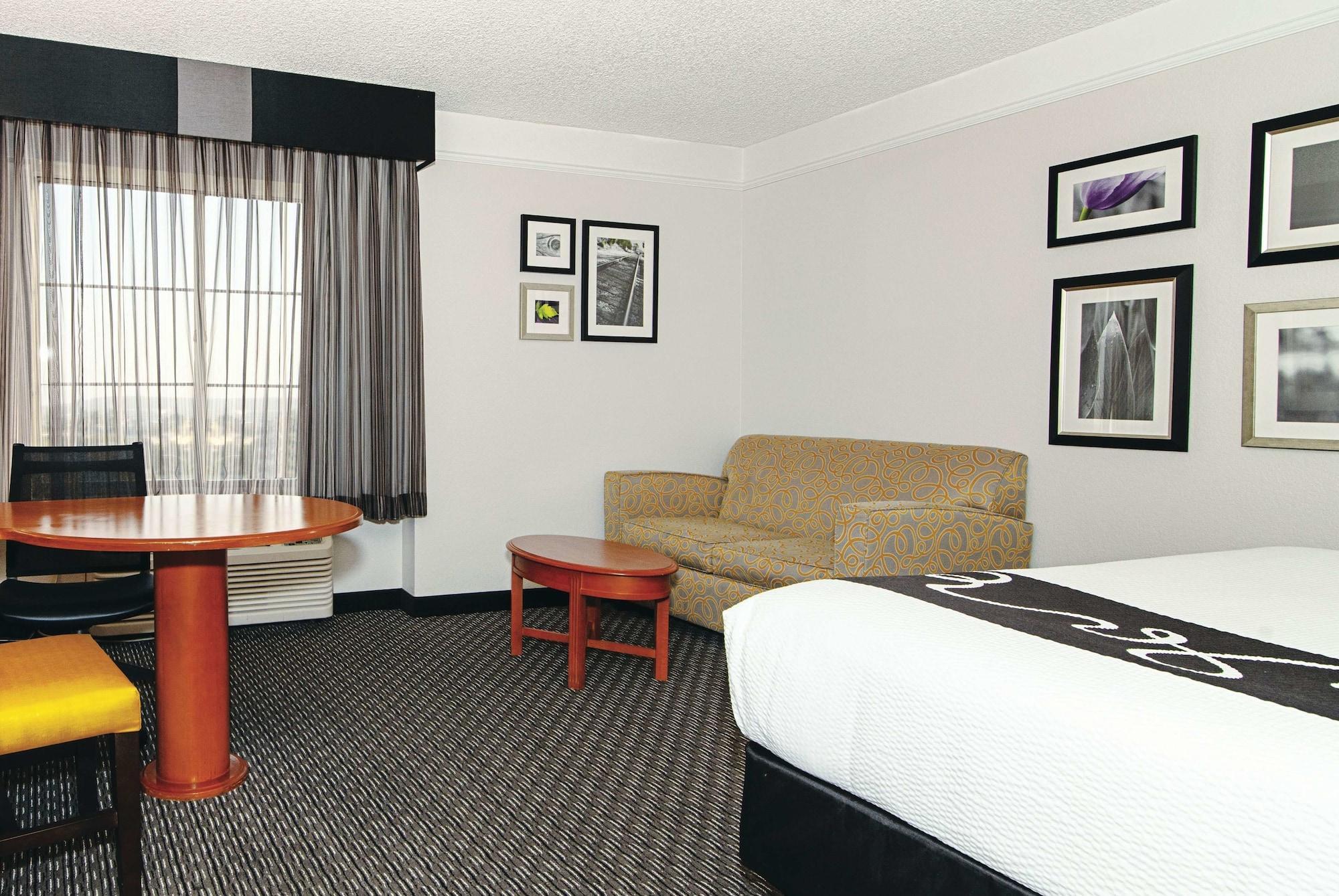 La Quinta Inn & Suites By Wyndham Ontario Airport Esterno foto
