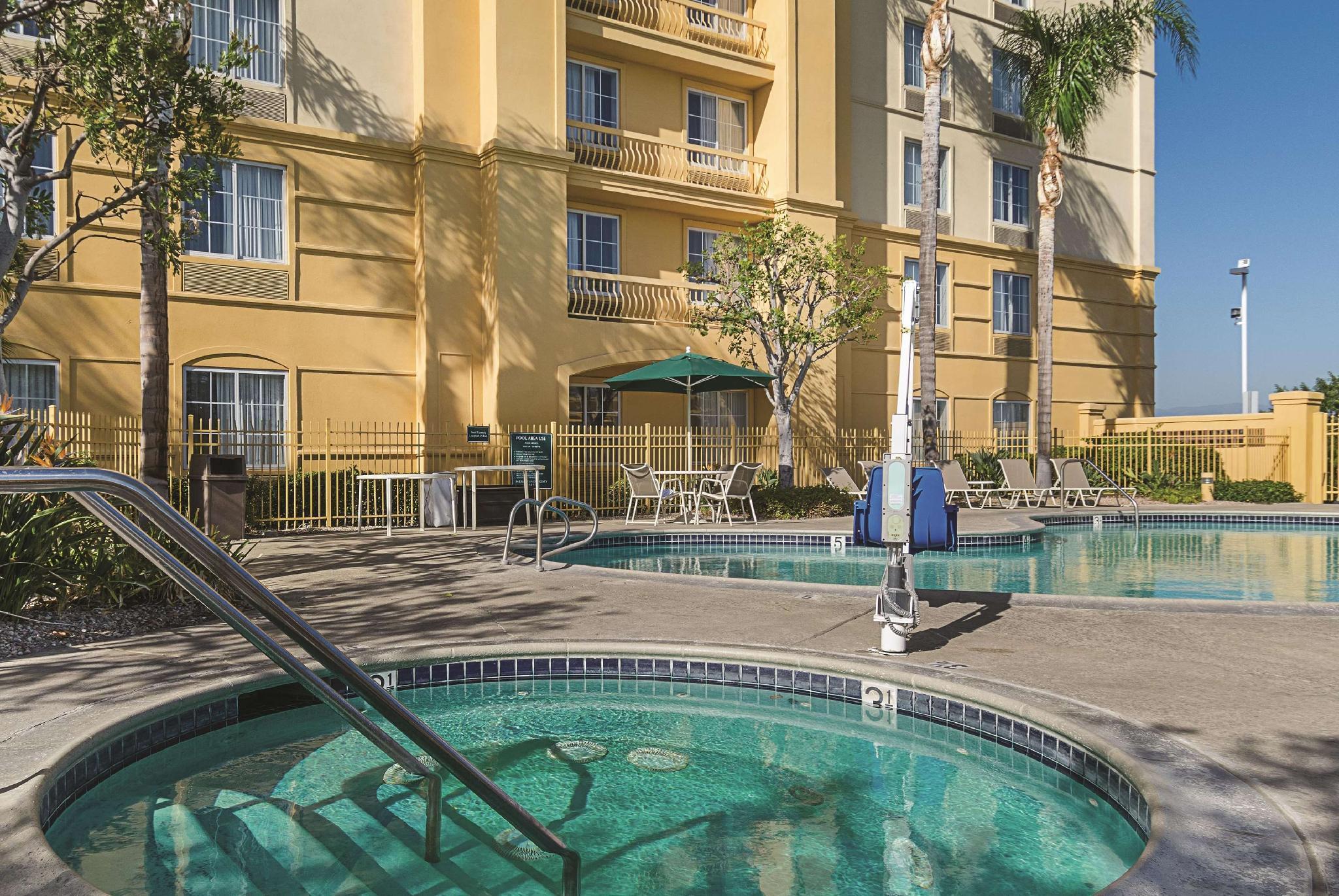 La Quinta Inn & Suites By Wyndham Ontario Airport Esterno foto
