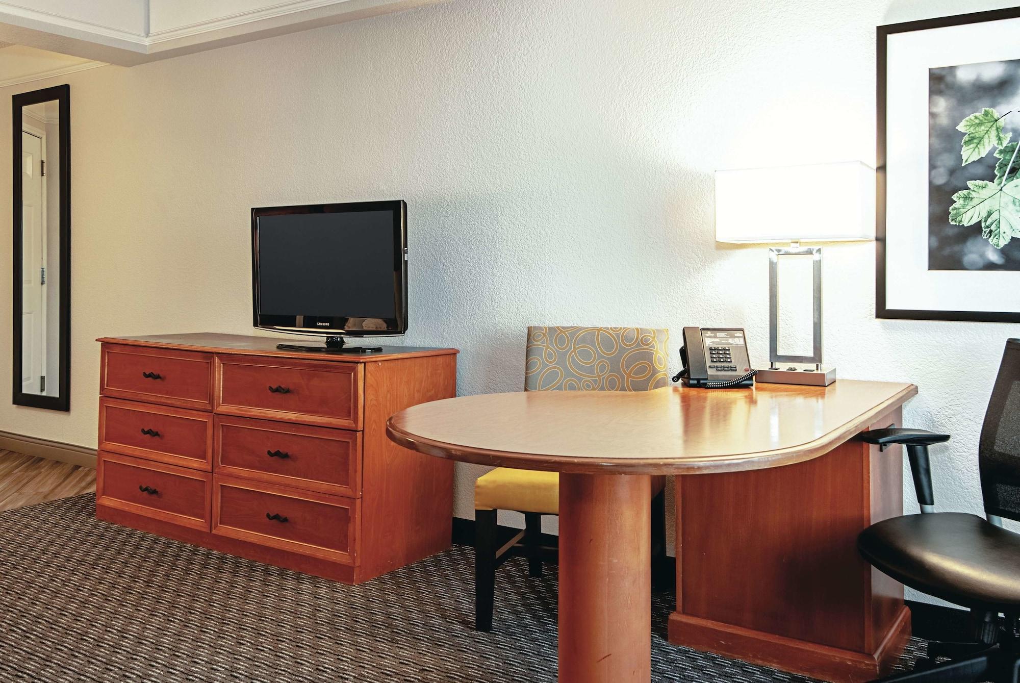 La Quinta Inn & Suites By Wyndham Ontario Airport Esterno foto