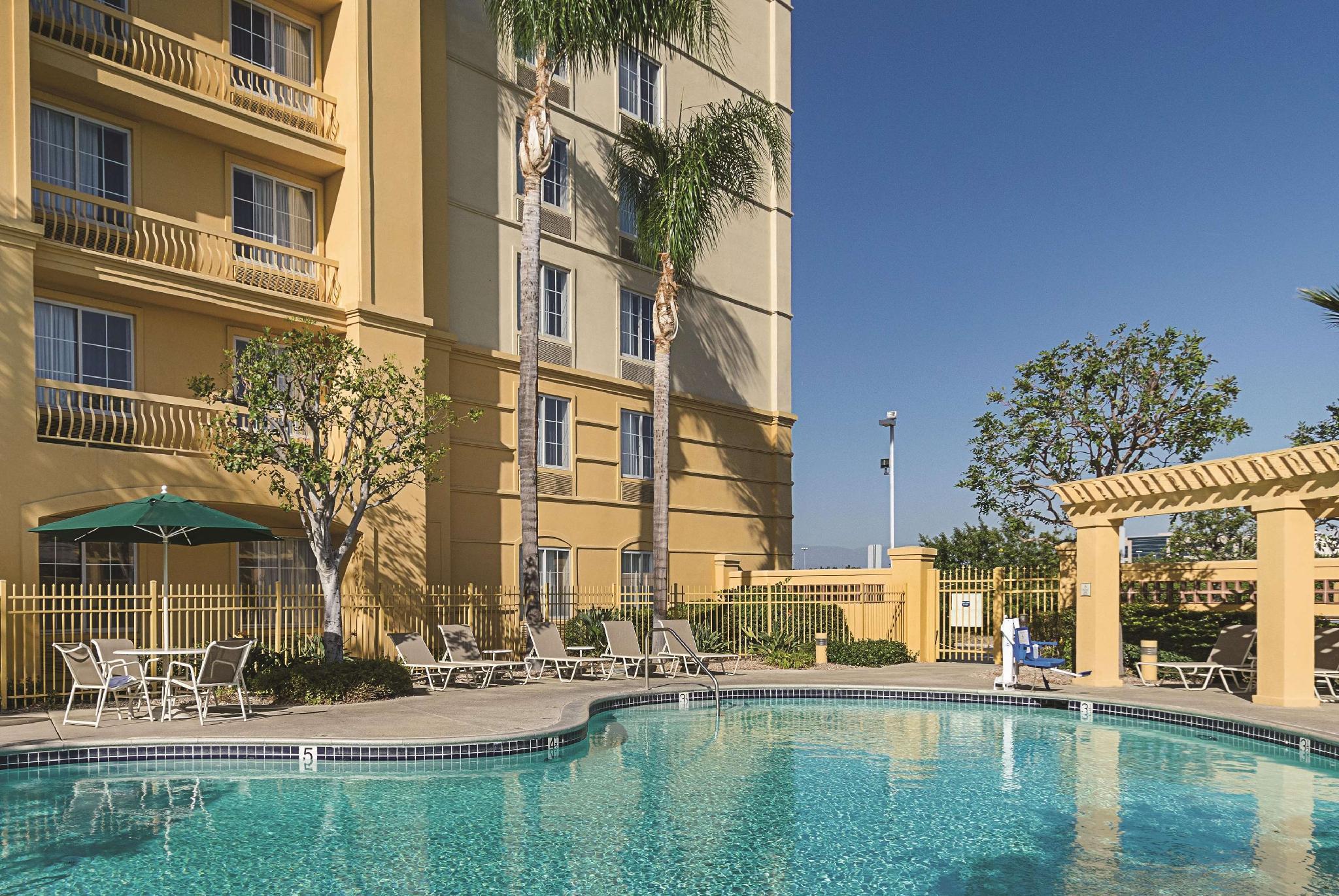 La Quinta Inn & Suites By Wyndham Ontario Airport Esterno foto