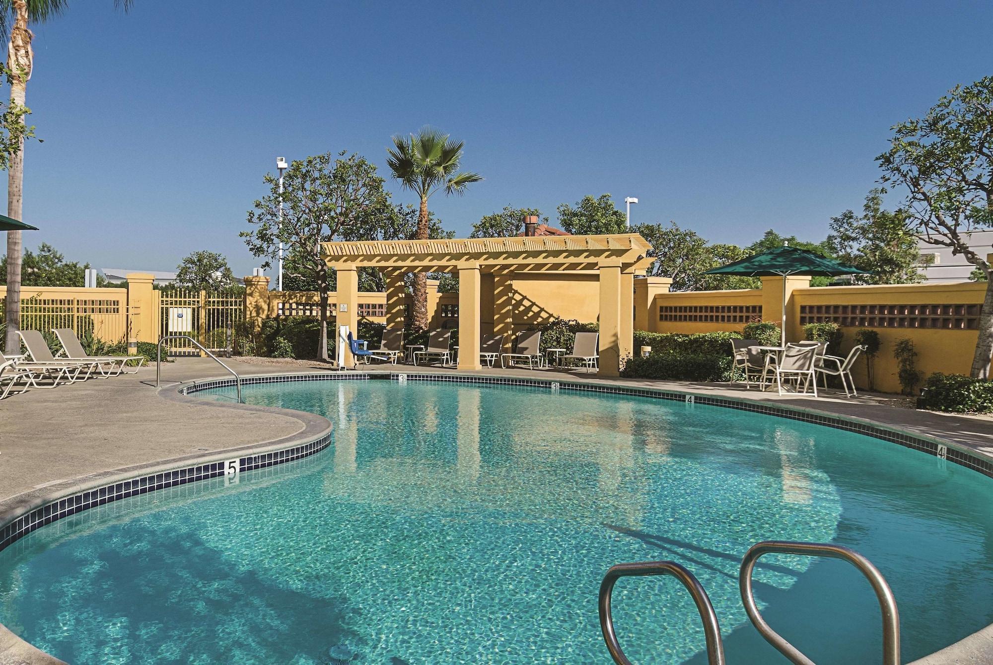 La Quinta Inn & Suites By Wyndham Ontario Airport Esterno foto