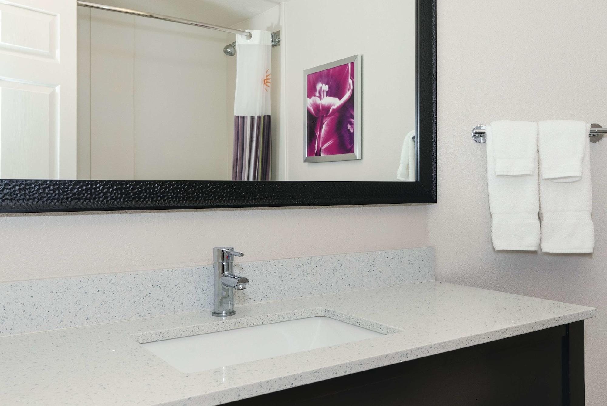 La Quinta Inn & Suites By Wyndham Ontario Airport Esterno foto