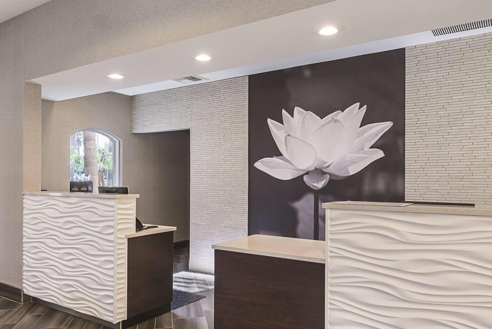 La Quinta Inn & Suites By Wyndham Ontario Airport Esterno foto
