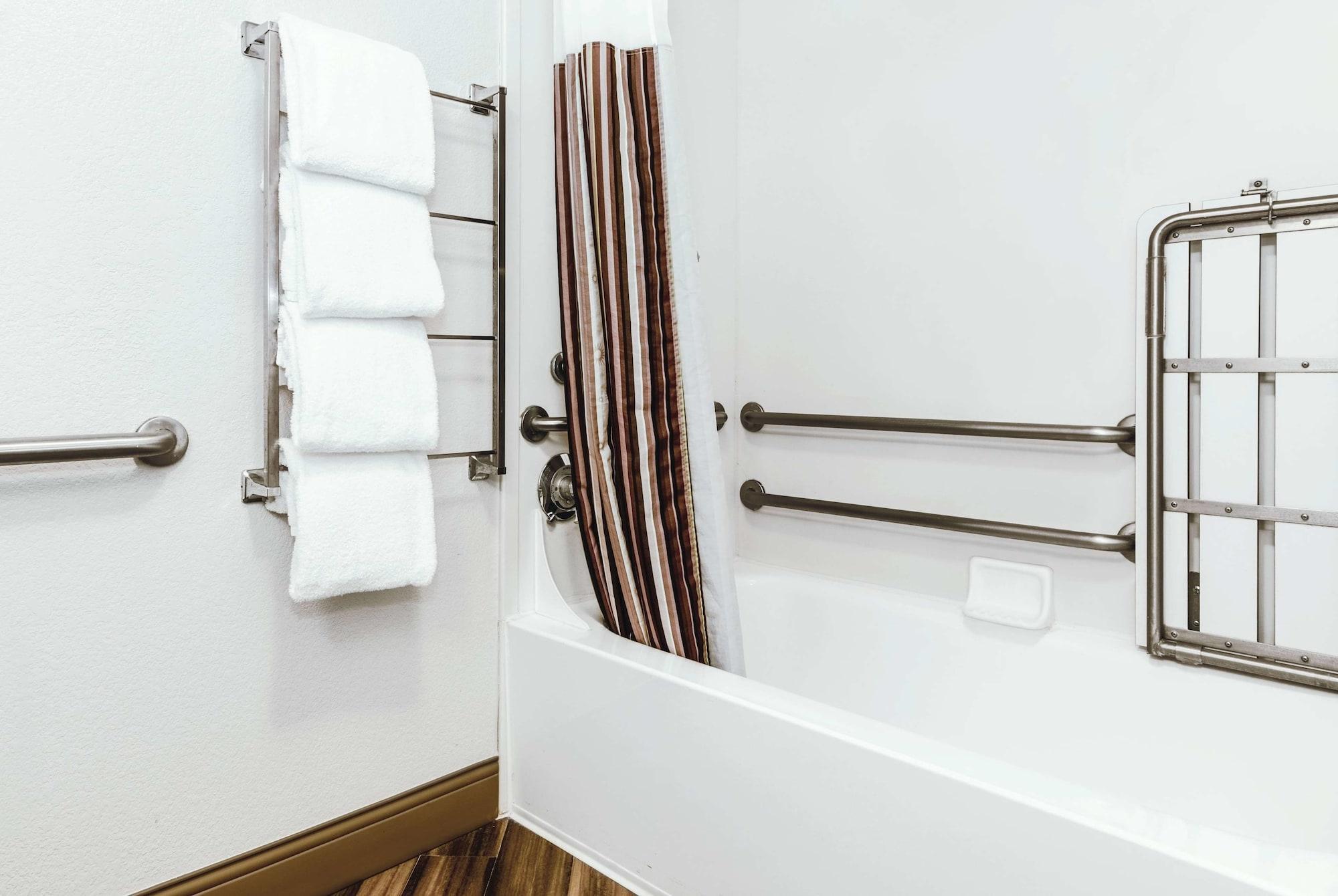 La Quinta Inn & Suites By Wyndham Ontario Airport Esterno foto