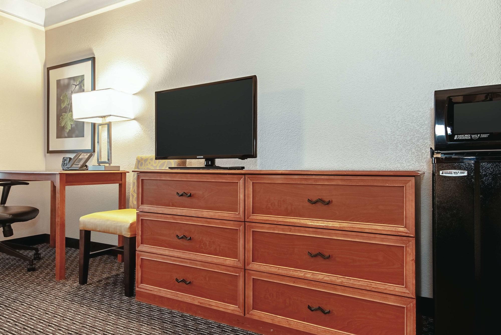 La Quinta Inn & Suites By Wyndham Ontario Airport Esterno foto