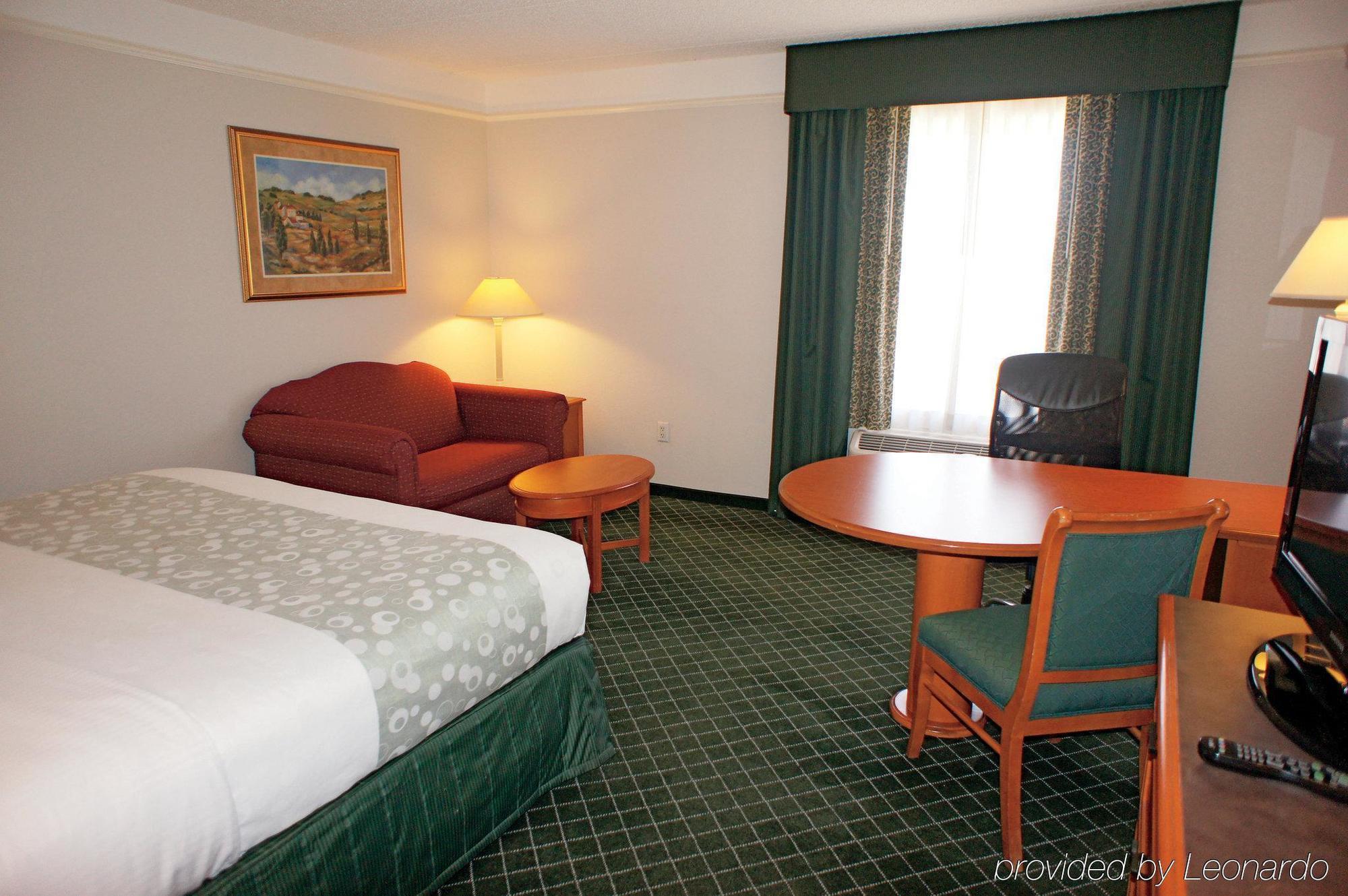 La Quinta Inn & Suites By Wyndham Ontario Airport Esterno foto