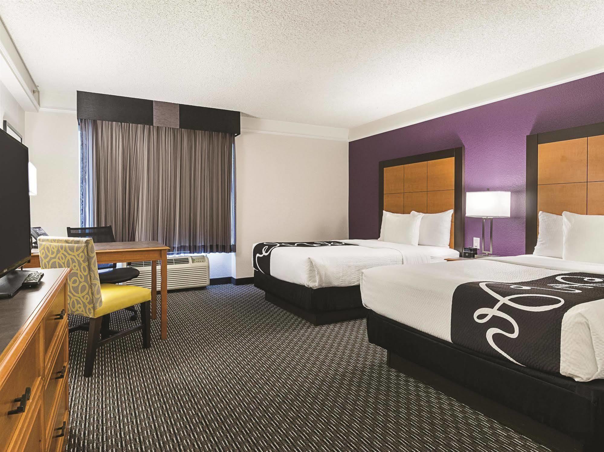 La Quinta Inn & Suites By Wyndham Ontario Airport Esterno foto